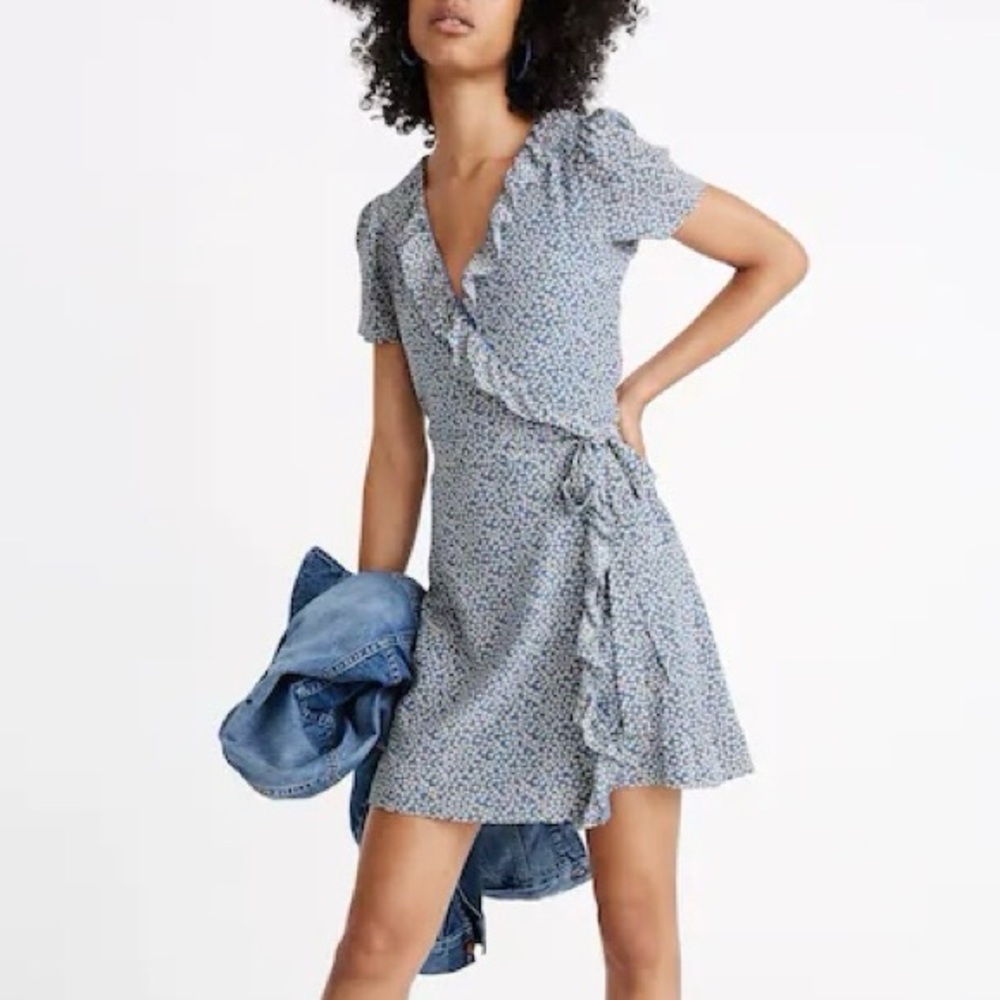 NWT Madewell 100% silk ruffle edge Bitsy Floral wrap dress. 💙